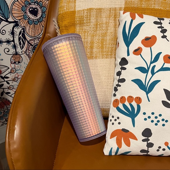 NWT Starbucks 2022 Iridescent silvery lilac venti tumbler - Picture 2 of 2